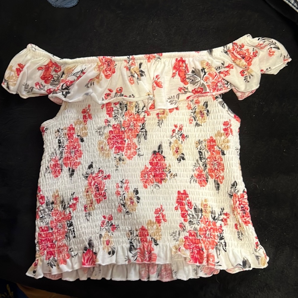 Super cute white floral starchy off the shoulder top.